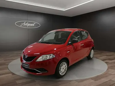 Usata Lancia Ypsilon Silver 69 CV (50 kW) 2017 Rosso Utilitaria