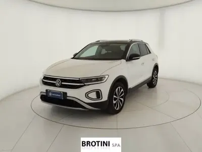 Usata VW T-Roc Style 150 CV (110 kW) 2023 Bianco pastello SUV
