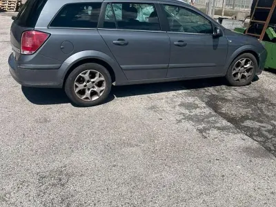 Usata Opel Astra 90 CV (66 kW) 2005 Grigio Station wagon