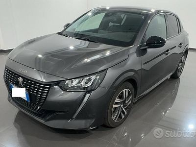 Usata Peugeot 208 Allure 101 CV (74 kW) 2023 Grigio Utilitaria