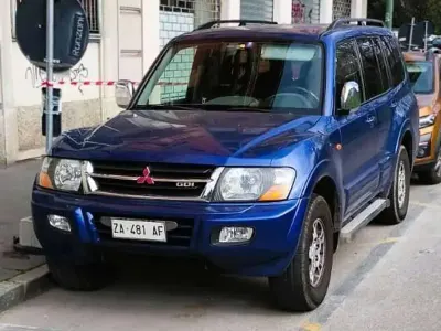 Usata Mitsubishi Pajero 203 CV (149 kW) 2000 Blu/azzurro SUV