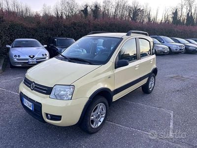 Usata Fiat Panda 4x4 Climbing 60 CV (44 kW) 2011 Giallo Utilitaria