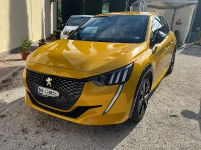 Usata Peugeot 208 GT 101 CV (74 kW) 2023 Giallo Utilitaria