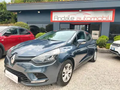 Usata Renault Clio IV Life 73 CV (53 kW) 2017 Grigio Berlina