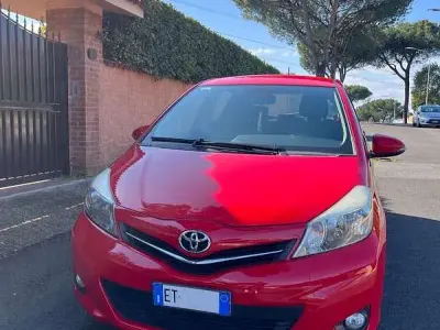 Usata Toyota Yaris Lounge 69 CV (50 kW) 2013 Utilitaria