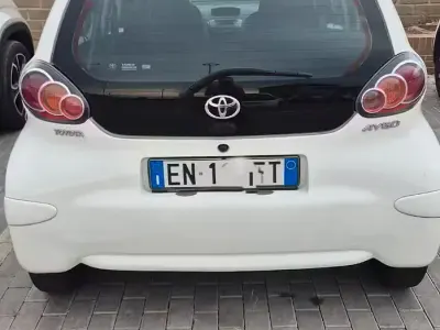 Usata Toyota Aygo 68 CV (50 kW) 2012 Bianco Utilitaria