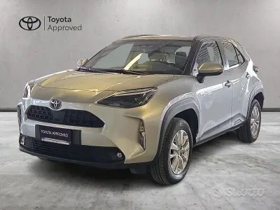 Usata Toyota Yaris Cross Active 116 CV (85 kW) 2023 Grigio SUV