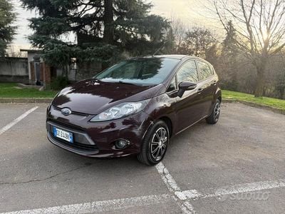 Usata Ford Fiesta Titanium 92 CV (67 kW) 2009 Viola Utilitaria