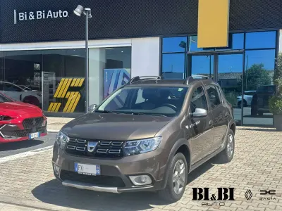 Usata Dacia Sandero Comfort 90 CV (66 kW) 2019 Marrone Berlina