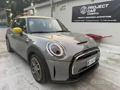 Usata Mini Cooper SE Essential 75 kW (102 CV) 2022 Grigio Utilitaria