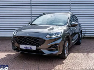 Usata Ford Kuga ST-Line 150 CV (110 kW) 2023 Solar silver SUV