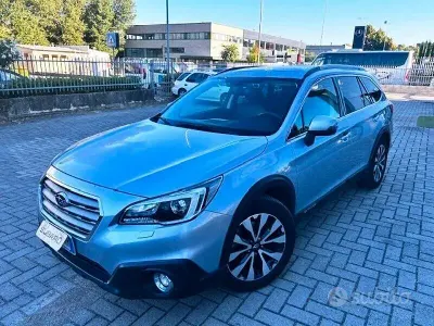 Usata Subaru Outback 150 CV (110 kW) 2017 Grigio Station wagon