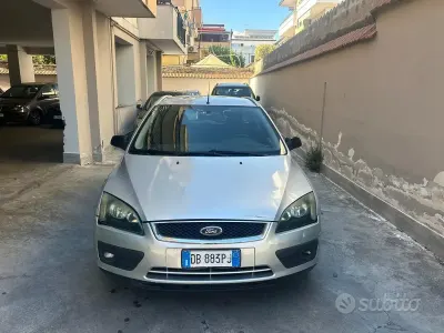 Usata Ford Focus S 90 CV (66 kW) 2006 Grigio Station wagon