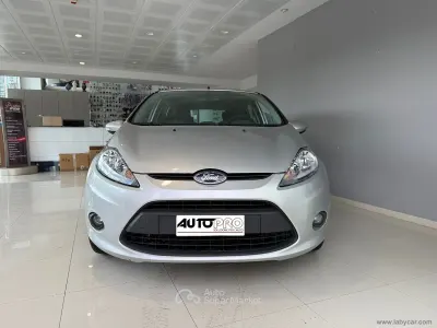Usata Ford Fiesta 82 CV (60 kW) 2010 Grigio Utilitaria