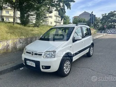 Usata Fiat Panda 4x4 Climbing 69 CV (50 kW) 2013 Bianco Utilitaria
