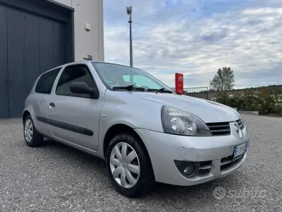 Usata Renault Clio II Luxe 75 CV (55 kW) 2006 Grigio Berlina