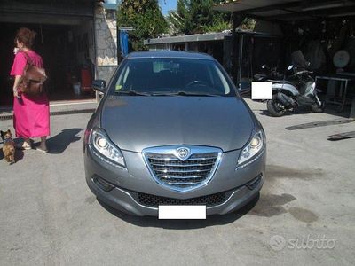 Usata Lancia Delta 120 CV (88 kW) 2011 Marrone Utilitaria