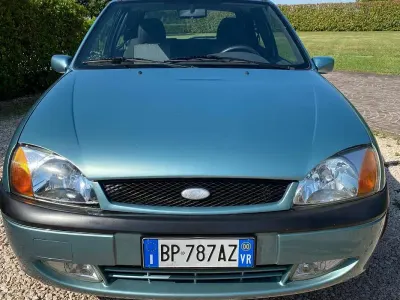 Usata Ford Fiesta Zetec 75 CV (55 kW) 2000 Verde Utilitaria