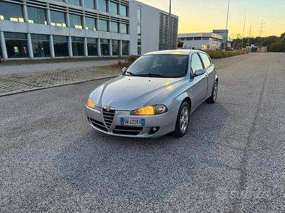 Usata Alfa Romeo 147 Progression 105 CV (77 kW) 2009 Grigio Utilitaria