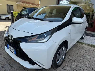 Usata Toyota Aygo Business Edition 69 CV (50 kW) 2018 Bianco Utilitaria