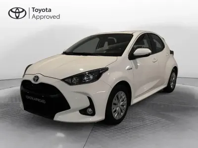 Usata Toyota Yaris Hybrid Active 116 CV (85 kW) 2022 Bianco Berlina