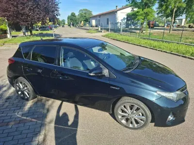 Begagnad Toyota Auris Hybrid