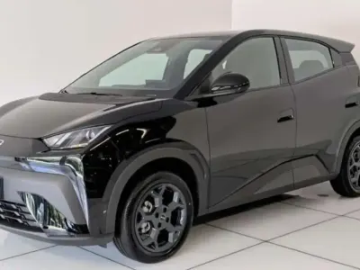 Nuova BYD Dolphin Surf Active 65 kW (89 CV) 2026 Polar night black Utilitaria