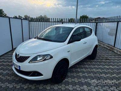 Usata Lancia Ypsilon Silver 70 CV (51 kW) 2022 Bianco Utilitaria