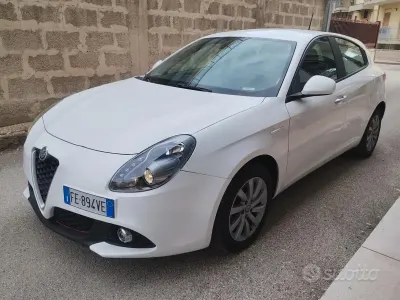 Usata Alfa Romeo Giulietta Progression 120 CV (88 kW) 2016 Bianco Utilitaria