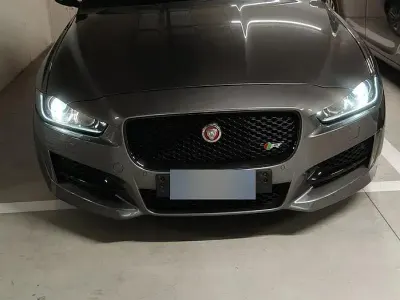 Usata Jaguar XE R-Sport 179 CV (131 kW) 2020 Marrone Berlina