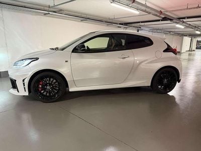 Usata Toyota Yaris 280 CV (205 kW) 2024 Bianco Berlina