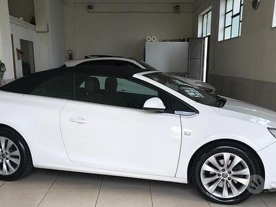 Usata Opel Cascada Cosmo 170 CV (125 kW) 2016 Bianco Cabrio
