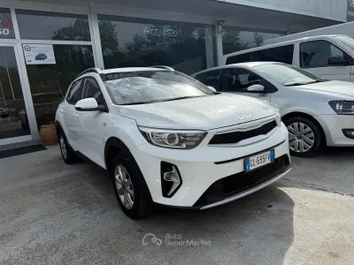Usata Kia Stonic Style 83 CV (61 kW) 2023 Bianco SUV