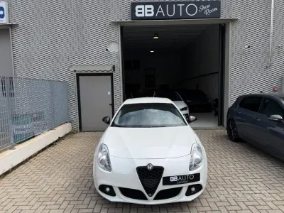 Usata Alfa Romeo Giulietta Distinctive 120 CV (88 kW) 2011 Bianco Utilitaria