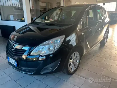 Begagnad Opel Meriva 120 HK (88 kW) 2011 Svart Minibuss