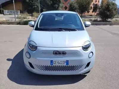 Usata Fiat 500e Passion 42 kW (58 CV) 2021 Blu Berlina