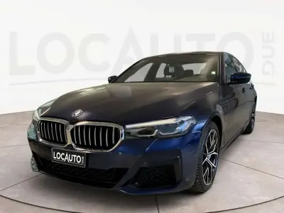 Usata BMW 545e M Sport 394 CV (289 kW) 2022 Blu Berlina