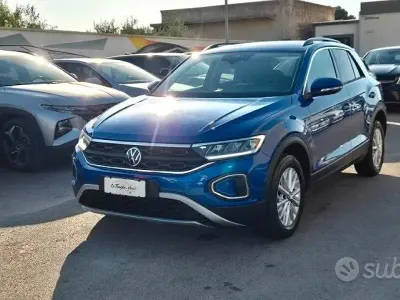 Usata VW T-Roc Life 150 CV (110 kW) 2022 Bluazzurro SUV