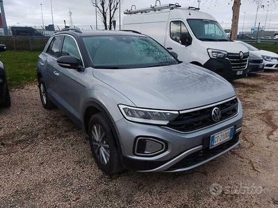 Usata VW T-Roc Life 150 CV (110 kW) 2024 Grigio SUV