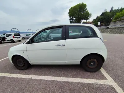Usata Lancia Ypsilon 60 CV (44 kW) 2008 Bianco Utilitaria