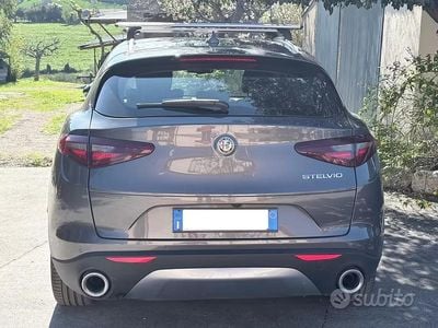 Second-hand Alfa Romeo Stelvio 180 CP (132 kW) 2018 Gri SUV