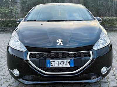 Usata Peugeot 208 Allure 68 CV (50 kW) 2013 Nero Utilitaria