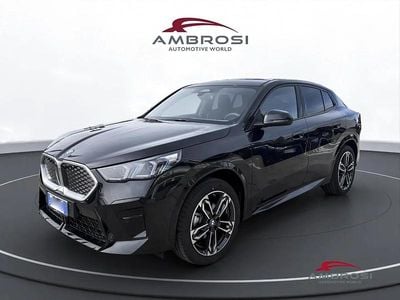 Nuova BMW iX2 M Sport 150 kW (204 CV) 2025 Black sapphire metallizzato SUV