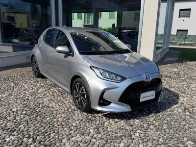 Usata Toyota Yaris Hybrid Trend 92 CV (67 kW) 2022 Grigio Berlina