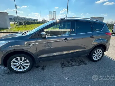 Usata Ford Kuga 150 CV (110 kW) 2016 Grigio SUV