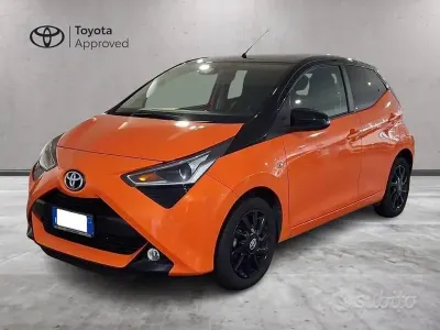 Usata Toyota Aygo X-wave 72 CV (52 kW) 2020 Mandarina met Utilitaria
