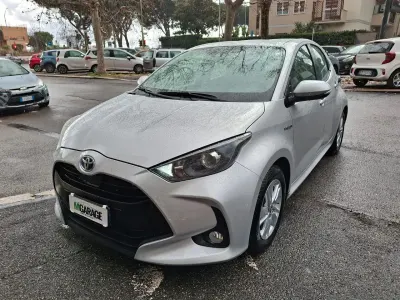 Usata Toyota Yaris Hybrid Business Edition 92 CV (67 kW) 2021 Grigio Berlina