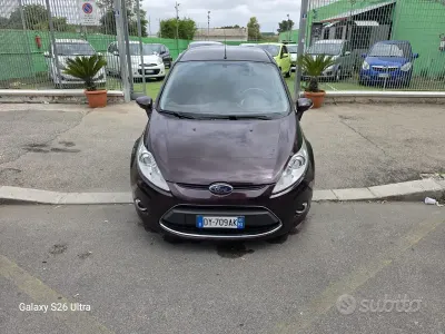 Usata Ford Fiesta 60 CV (44 kW) 2009 Viola Berlina