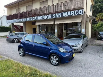 Usata Toyota Aygo 68 CV (50 kW) 2007 Blu Utilitaria