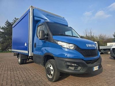 Usata Iveco Daily 160 CV (117 kW) 2021 Blu/azzurro Furgone
